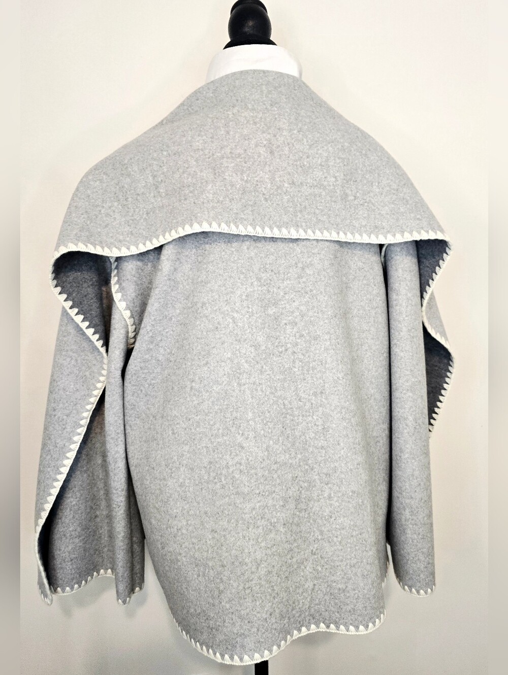 Marc New York Andrew Marc Gray Cape Coat Blanket Jacket Whipstitch Quiet Luxury - Picture 9 of 12